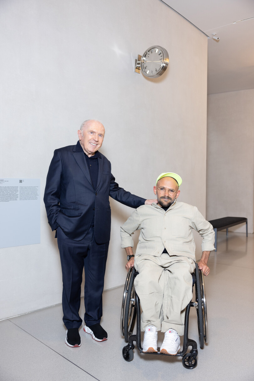 François Pinault et l’artiste londonien Ryan Gander à la Bourse de commerce de Paris en juillet 2022.